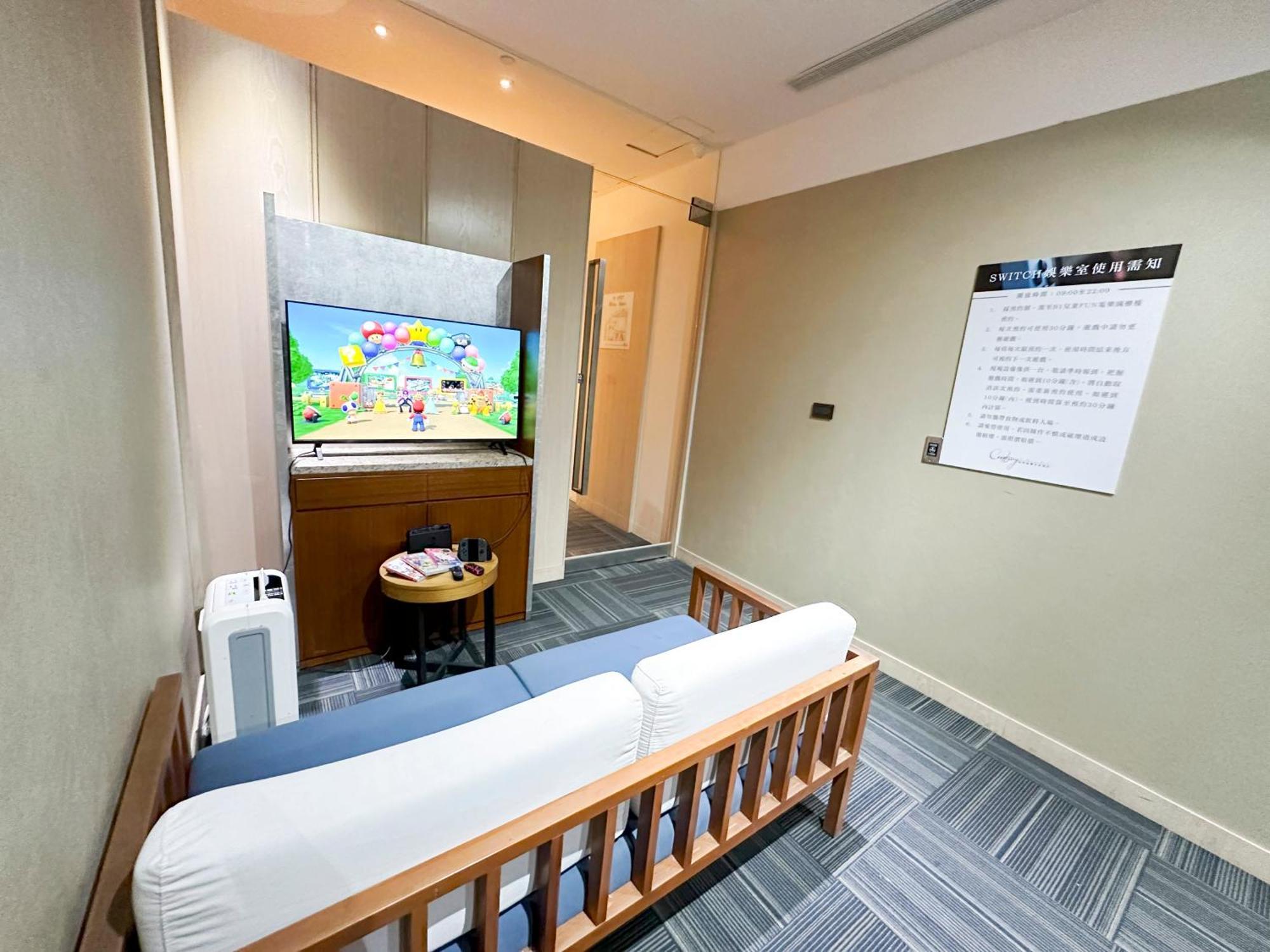 Chihpen Century Hotel Wenquan Екстер'єр фото A room at the company's headquarters in Beijing