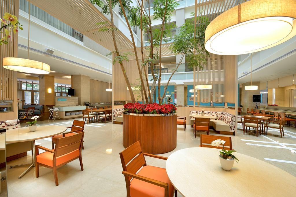 Chihpen Century Hotel Wenquan Екстер'єр фото The lobby of the hospital