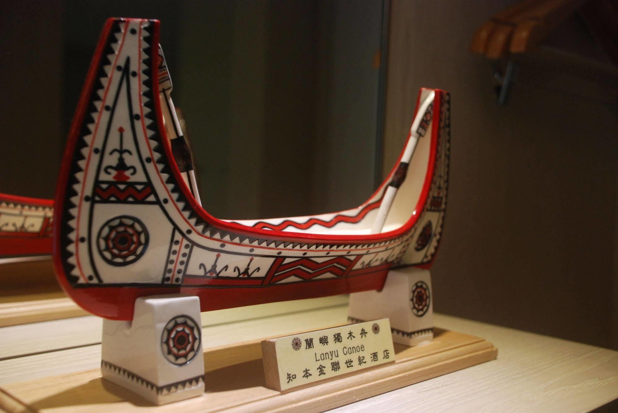 Chihpen Century Hotel Wenquan Екстер'єр фото A model of a logboat